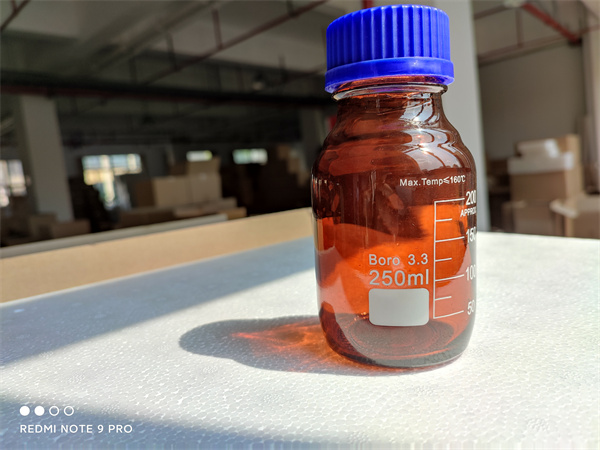 borosilicate glass 3.3 amber media bottle 250ml, blue screw cap