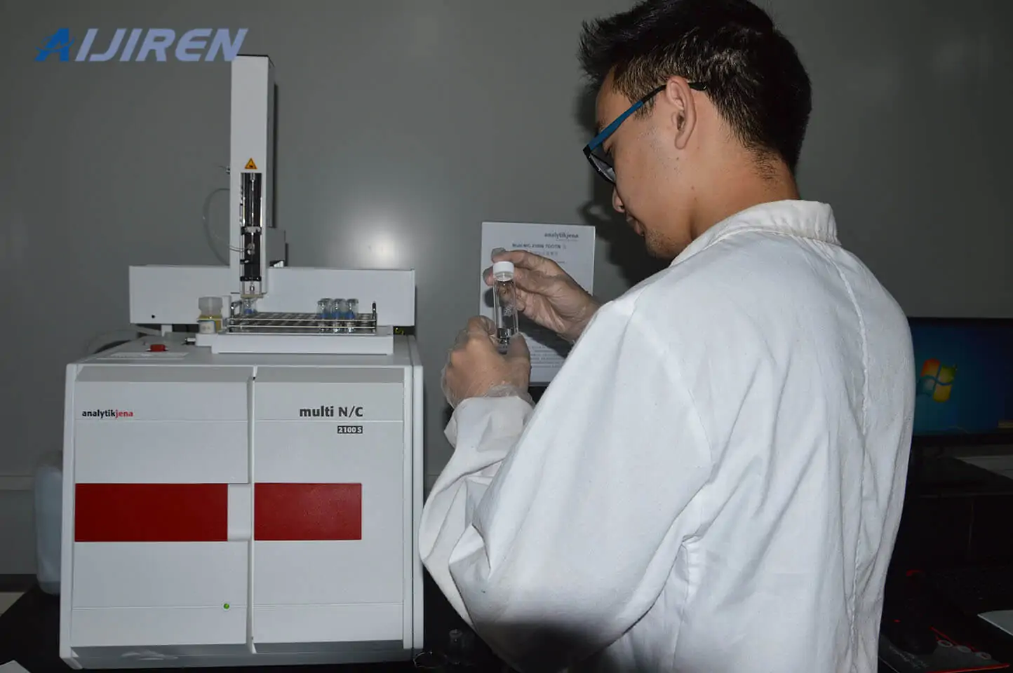 2ml Autosampler Vial in Lab